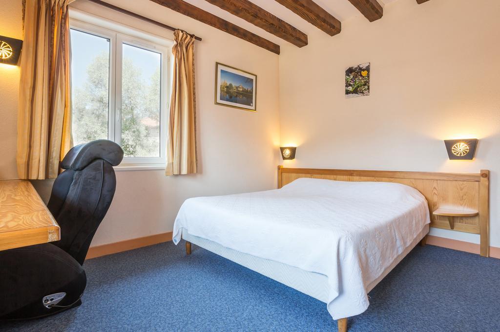 Logis Hotel Restaurant Auberge Les Rives De L'Arzon Vorey Bagian luar foto