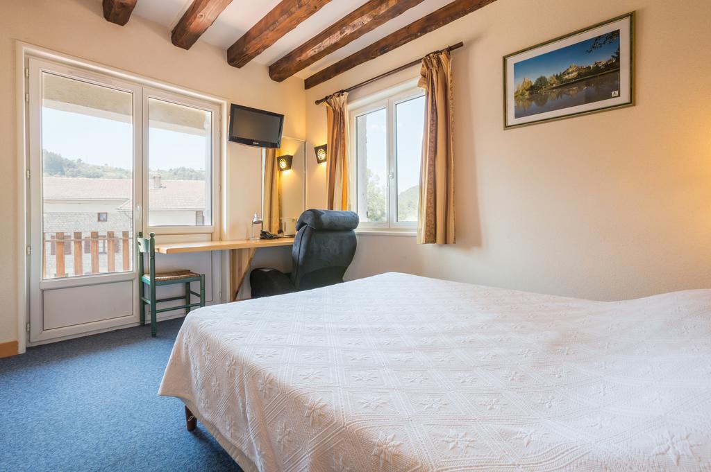 Logis Hotel Restaurant Auberge Les Rives De L'Arzon Vorey Bagian luar foto